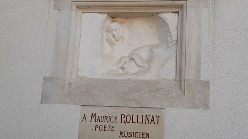 Le bas relief sculpté  par Auguste Rodin