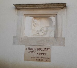 Le bas relief sculpté  par Auguste Rodin